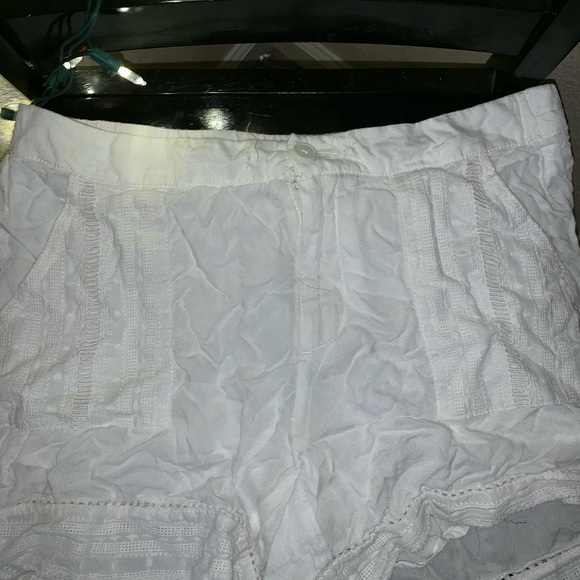 Shorts - Picture 3 of 4